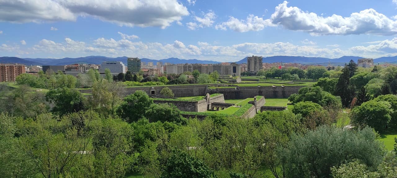 Vista panorámica de la Vuelta del Castillo y la Ciudadela de Pamplona